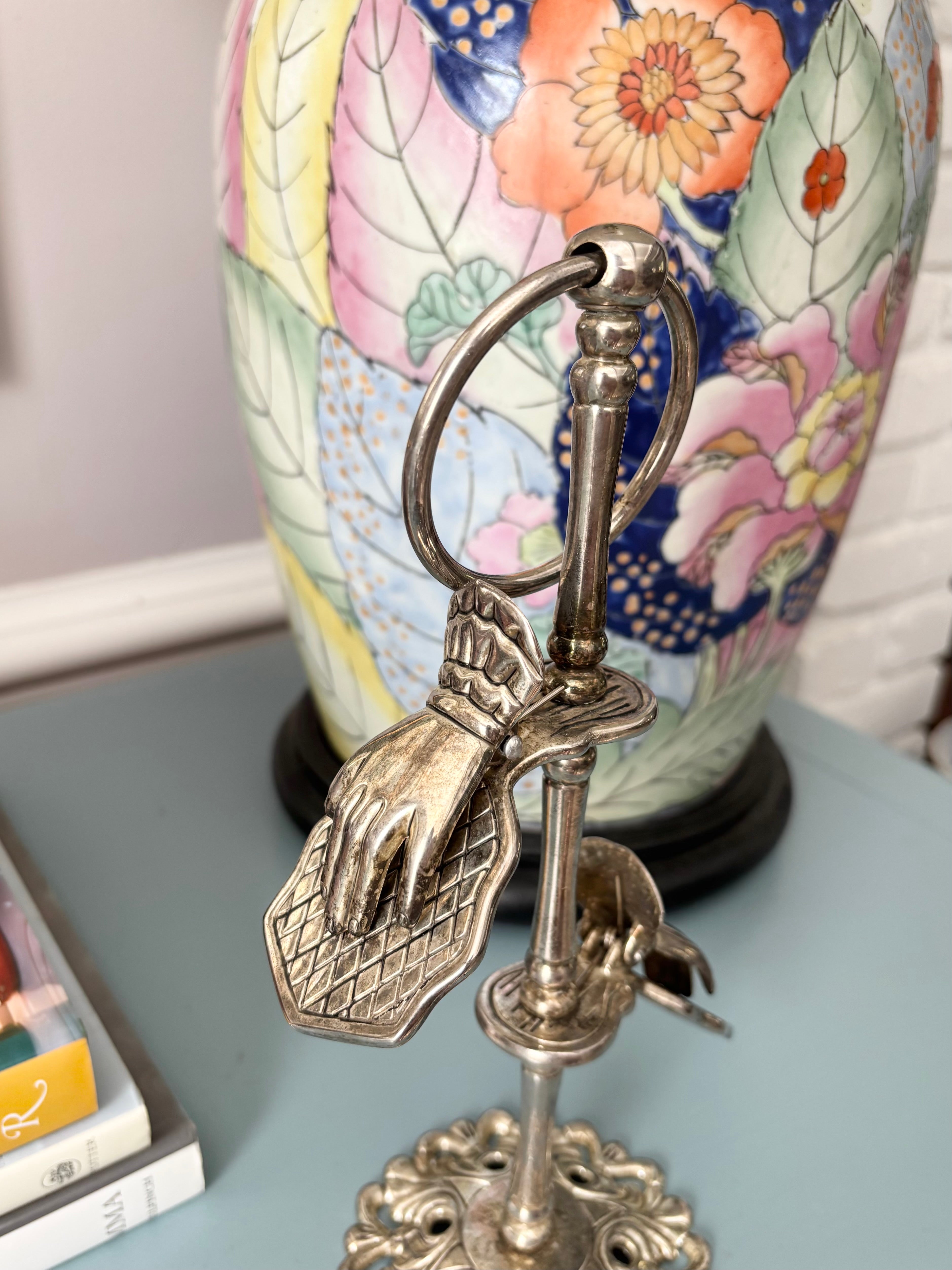 Godinger Silverplate Tabletop Hand Clip
